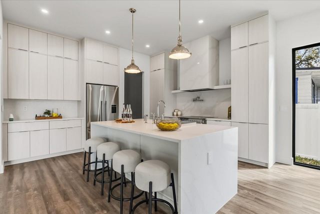 1320 CLOVERLAWN AVENUE, Orlando, FL 32806