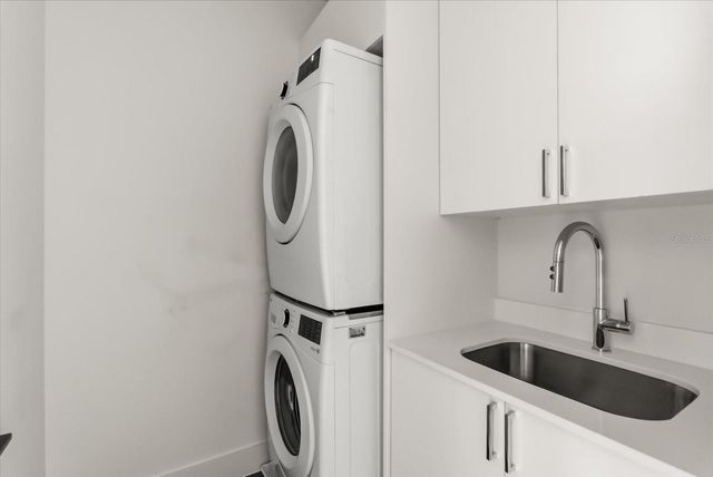 1320 CLOVERLAWN AVENUE, Orlando, FL 32806