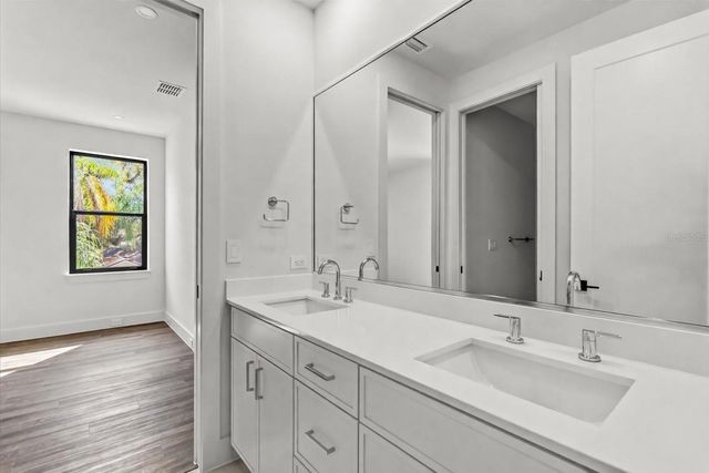 1320 CLOVERLAWN AVENUE, Orlando, FL 32806