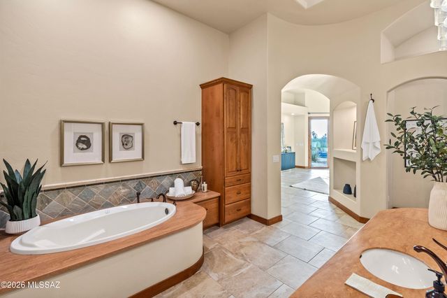 5423 E Gleneagles Drive, Tucson, AZ 85718