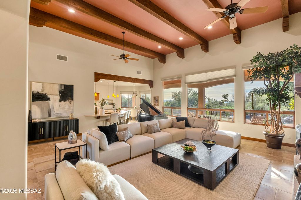 Image 10 of property listing at 5423 E Gleneagles Drive, Tucson, AZ 85718