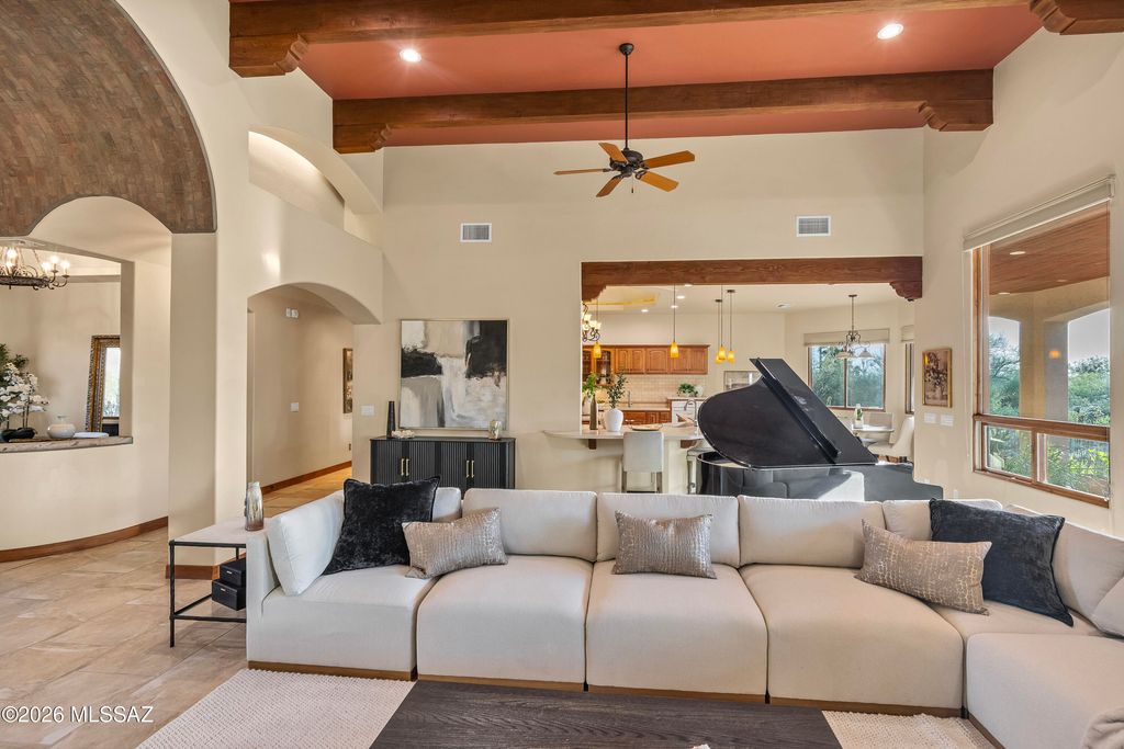Image 11 of property listing at 5423 E Gleneagles Drive, Tucson, AZ 85718