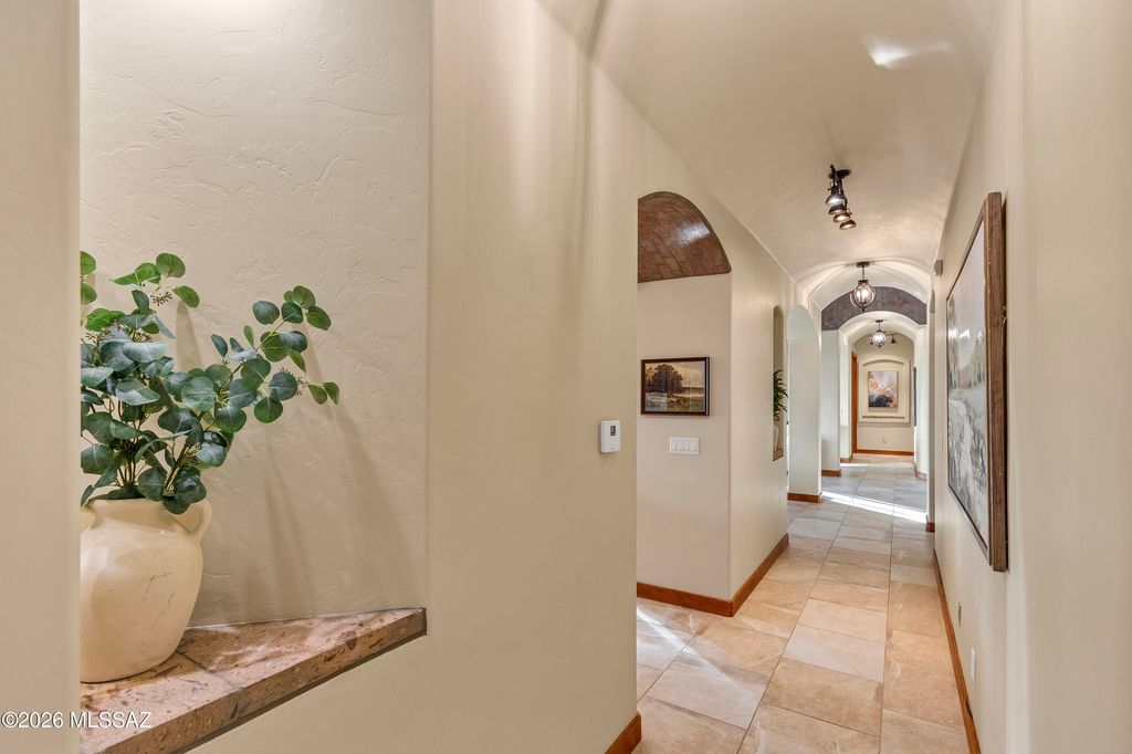 Image 22 of property listing at 5423 E Gleneagles Drive, Tucson, AZ 85718