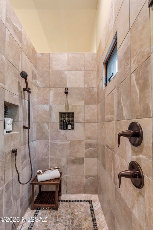 Image 31 of property listing at 5423 E Gleneagles Drive, Tucson, AZ 85718