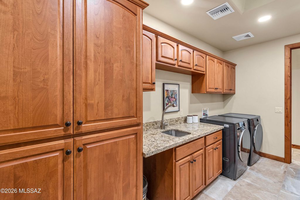 Image 38 of property listing at 5423 E Gleneagles Drive, Tucson, AZ 85718