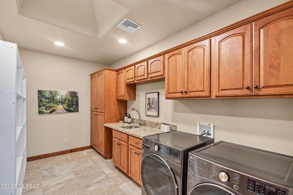 Image 39 of property listing at 5423 E Gleneagles Drive, Tucson, AZ 85718