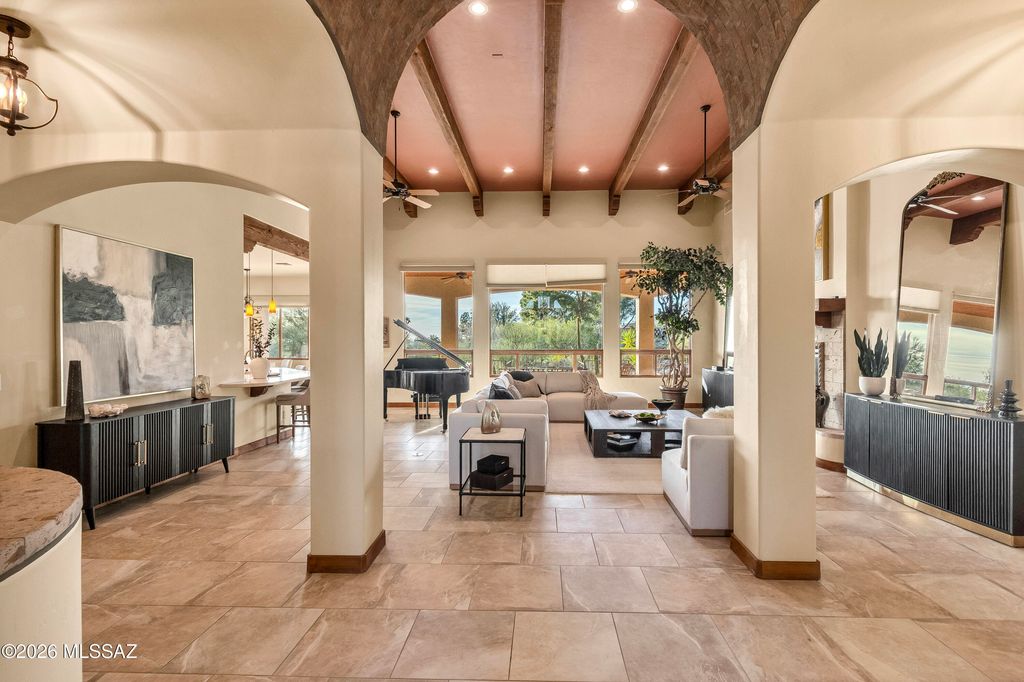 Image 6 of property listing at 5423 E Gleneagles Drive, Tucson, AZ 85718