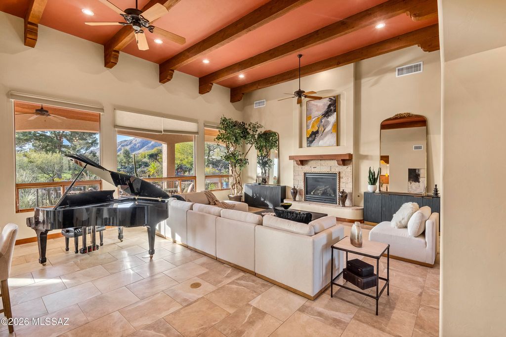 Image 7 of property listing at 5423 E Gleneagles Drive, Tucson, AZ 85718