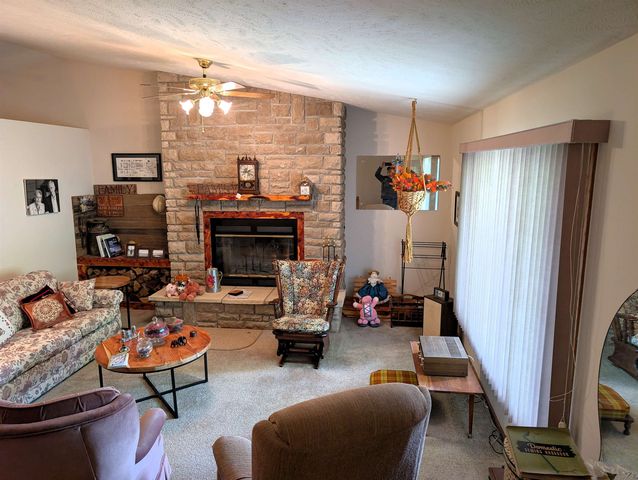 1259 Eastgate Ct, Salina, KS 67401