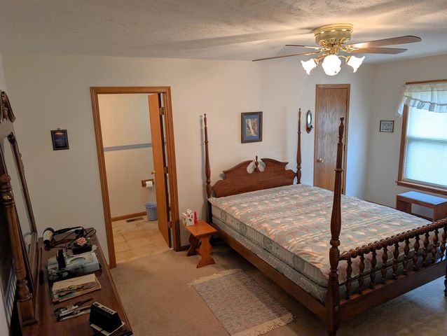 1259 Eastgate Ct, Salina, KS 67401