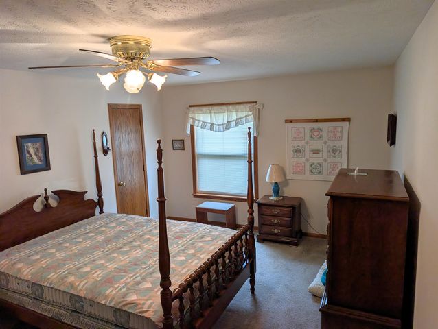 1259 Eastgate Ct, Salina, KS 67401