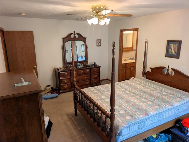 1259 Eastgate Ct, Salina, KS 67401