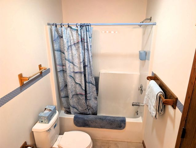 1259 Eastgate Ct, Salina, KS 67401