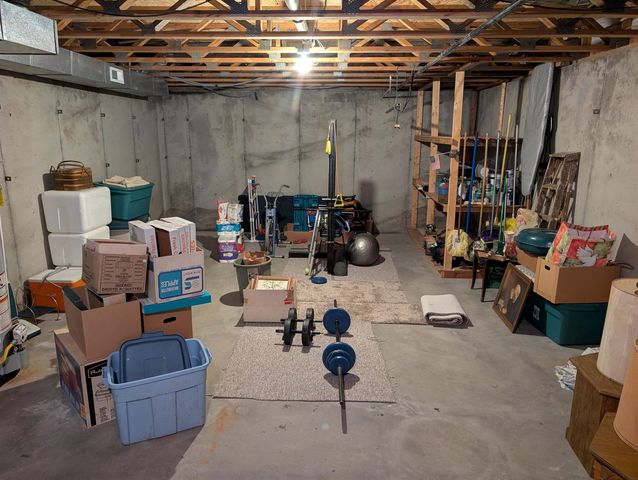1259 Eastgate Ct, Salina, KS 67401