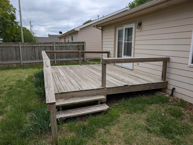 1259 Eastgate Ct, Salina, KS 67401