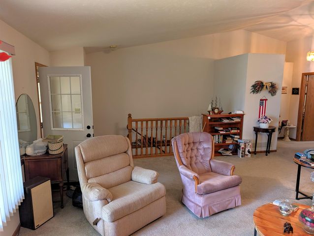 1259 Eastgate Ct, Salina, KS 67401