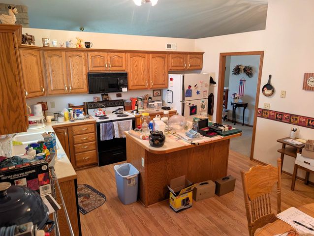 1259 Eastgate Ct, Salina, KS 67401