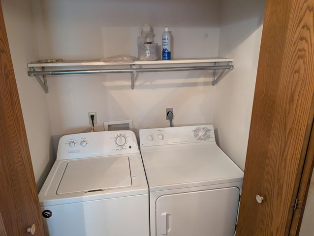 1259 Eastgate Ct, Salina, KS 67401