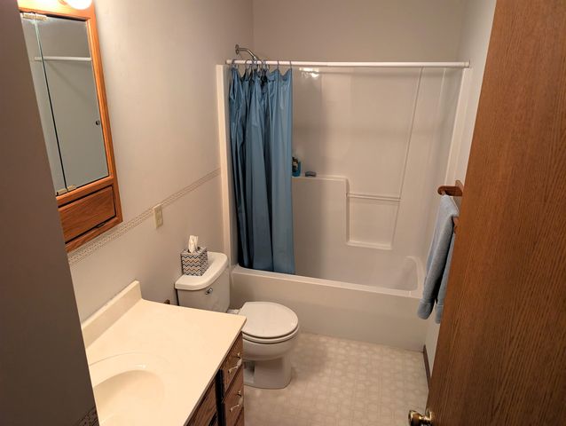 1259 Eastgate Ct, Salina, KS 67401