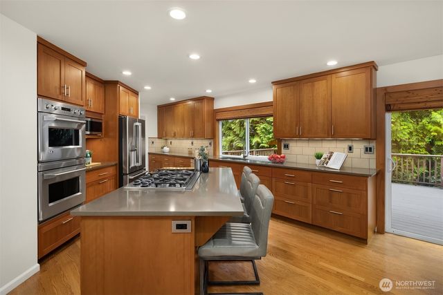 5889 NW Lac Leman Drive, Issaquah, WA 98027