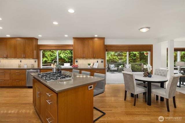 5889 NW Lac Leman Drive, Issaquah, WA 98027