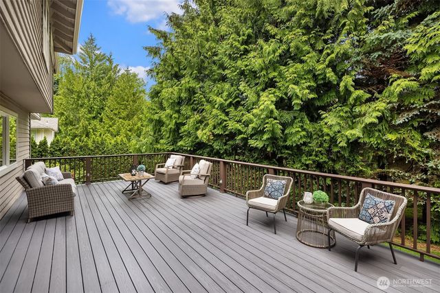 5889 NW Lac Leman Drive, Issaquah, WA 98027