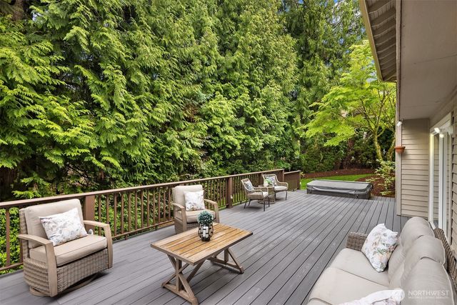 5889 NW Lac Leman Drive, Issaquah, WA 98027