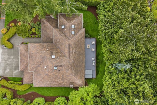 5889 NW Lac Leman Drive, Issaquah, WA 98027
