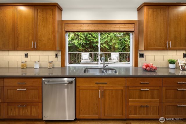 5889 NW Lac Leman Drive, Issaquah, WA 98027