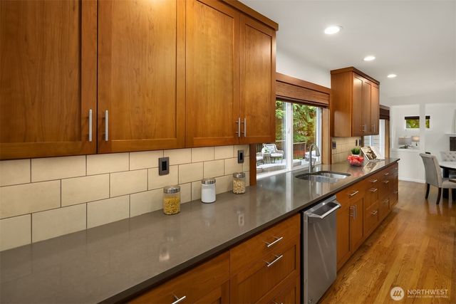 5889 NW Lac Leman Drive, Issaquah, WA 98027