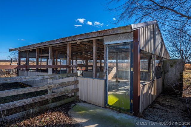 424398 Texanna Road, Checotah, OK 74426