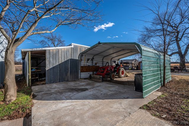 424398 Texanna Road, Checotah, OK 74426