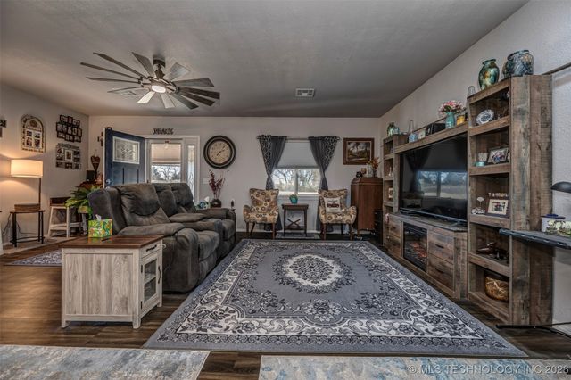 424398 Texanna Road, Checotah, OK 74426