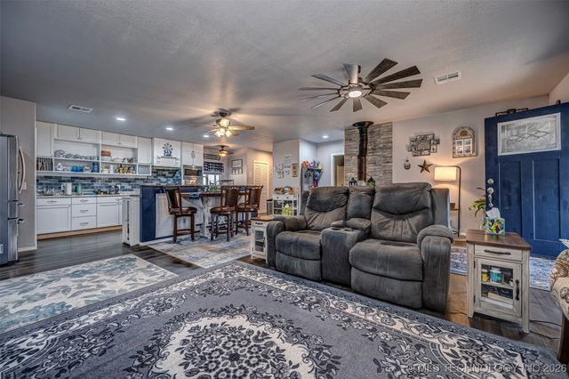 424398 Texanna Road, Checotah, OK 74426