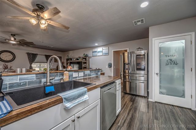 424398 Texanna Road, Checotah, OK 74426