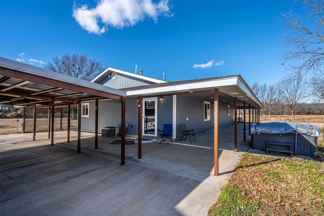 424398 Texanna Road, Checotah, OK 74426