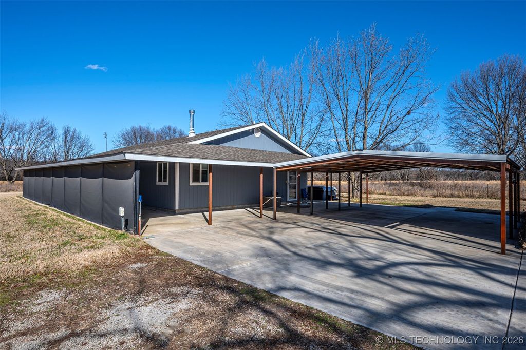 424398 Texanna Road, Checotah, OK 74426