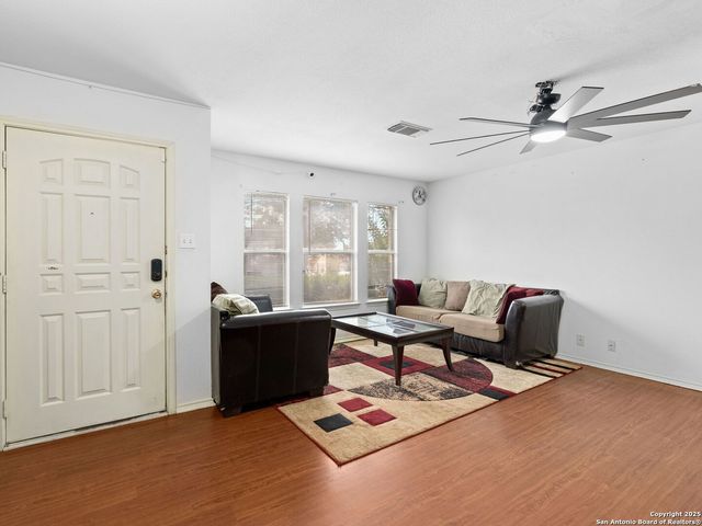 2 Fannin Post, San Antonio, TX 78240