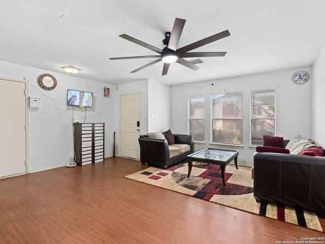 2 Fannin Post, San Antonio, TX 78240