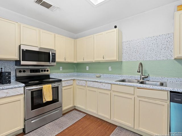 2 Fannin Post, San Antonio, TX 78240