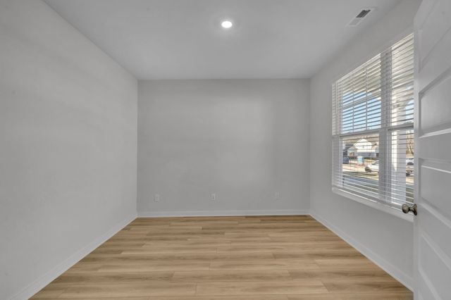 361 Euclid Dr, White House, TN 37188