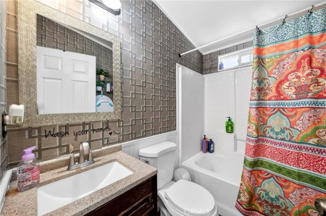 1241 N East, Anaheim, CA 92805