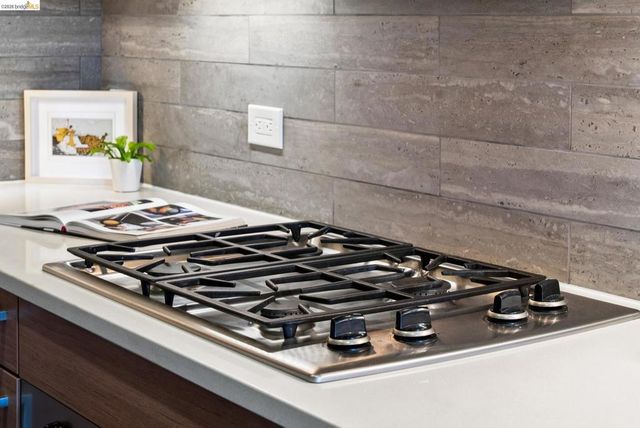 6465 San Pablo 203, Oakland, CA 94608