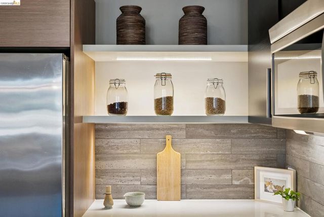 6465 San Pablo 203, Oakland, CA 94608