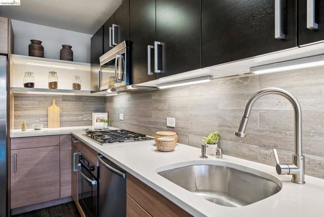 6465 San Pablo 203, Oakland, CA 94608