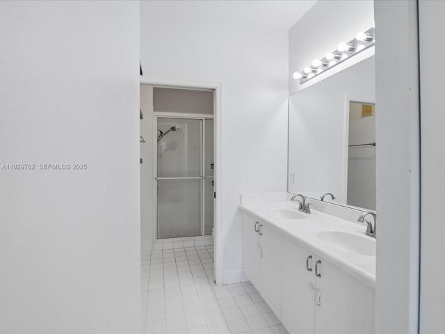 865 NW 132nd Ave, Pembroke Pines, FL 33028