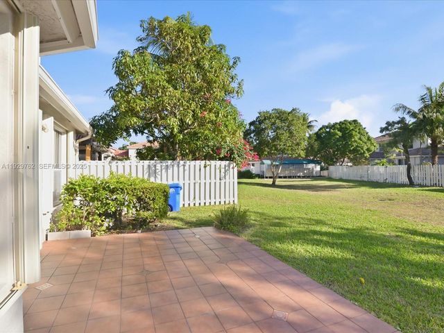 865 NW 132nd Ave, Pembroke Pines, FL 33028