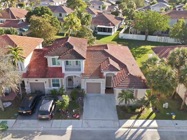 865 NW 132nd Ave, Pembroke Pines, FL 33028