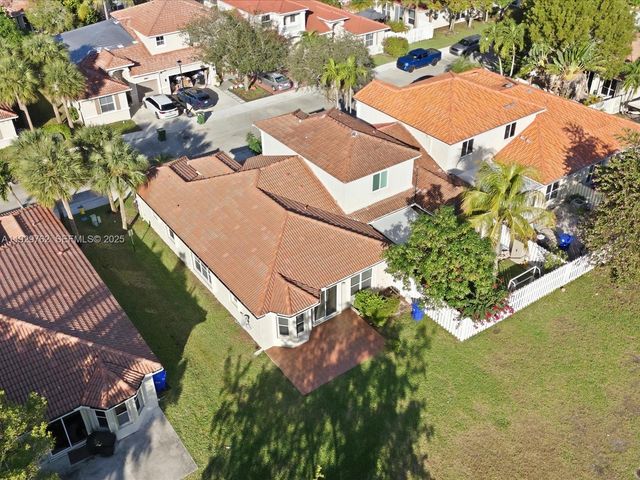 865 NW 132nd Ave, Pembroke Pines, FL 33028