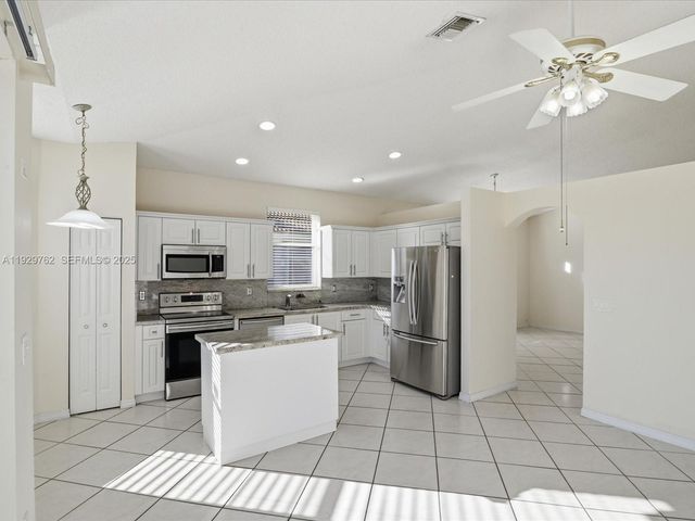 865 NW 132nd Ave, Pembroke Pines, FL 33028